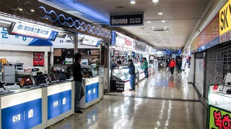 Yongsan Electronics Market, en labyrint av teknologiska underverk och förhandlingskonst!